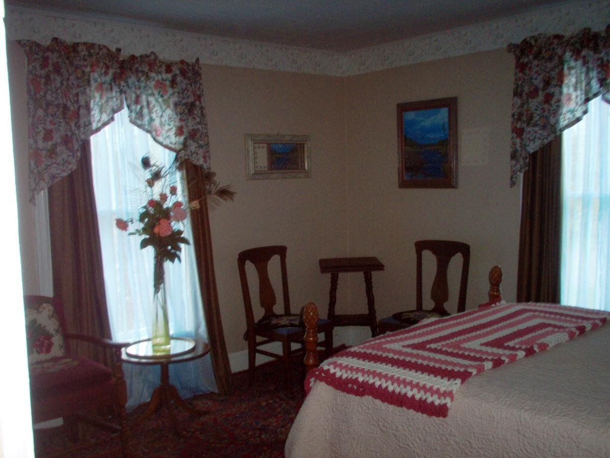 Parks Edge Inn Millinocket Exteriör bild